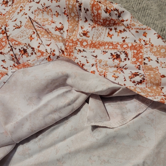 ✨️High Rise Floral Shorts - Picture 3 of 4